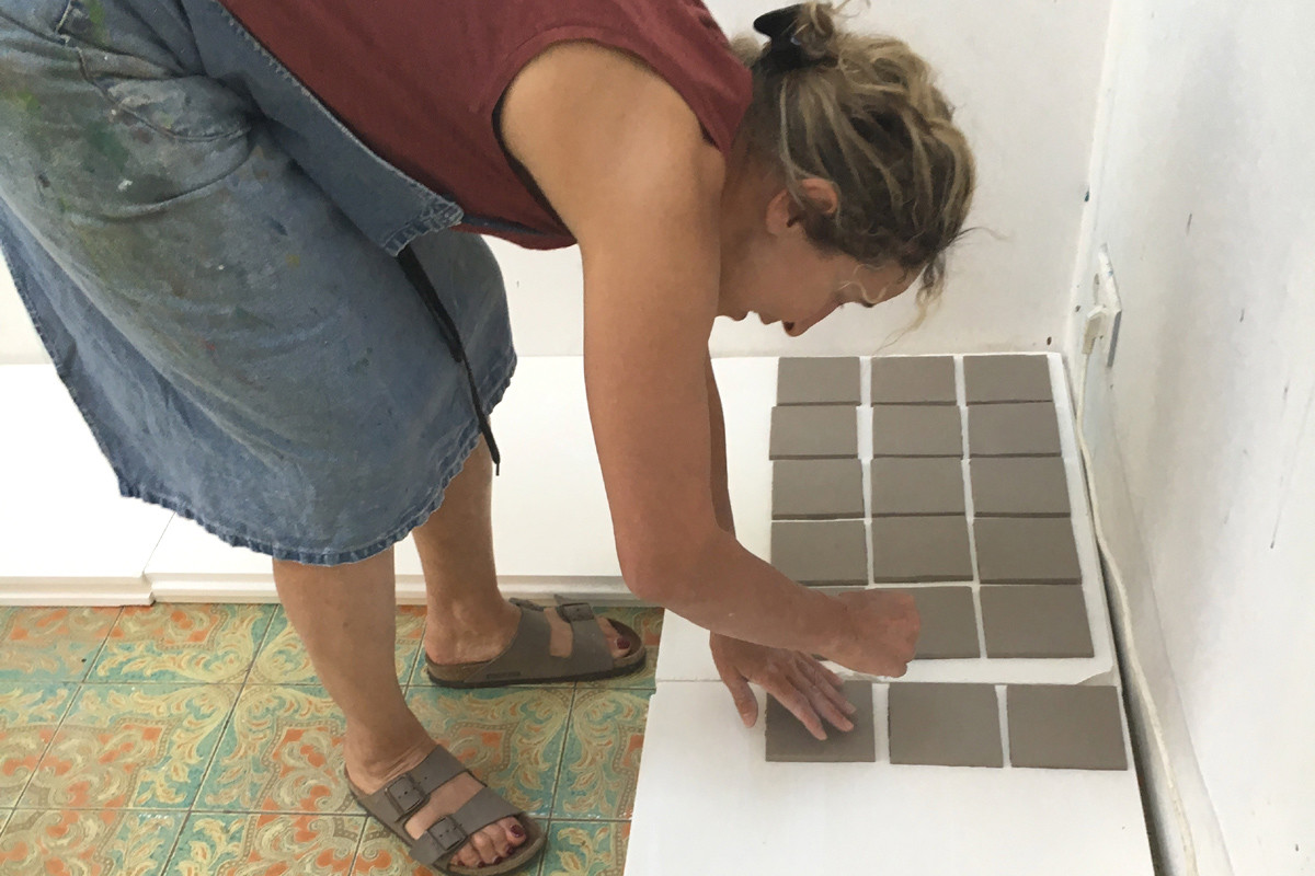 Le séchage des carreaux de terre