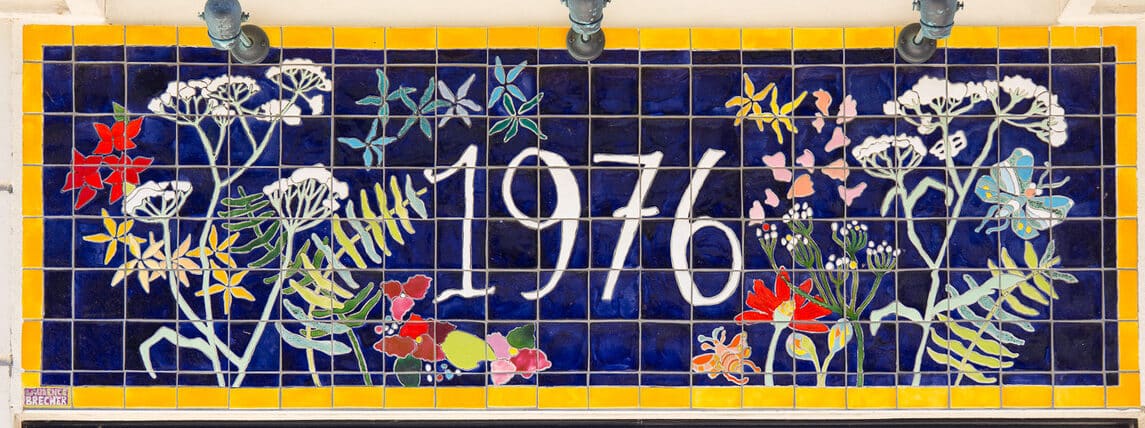 Détail panneau céramique émaillée Castor Bellux