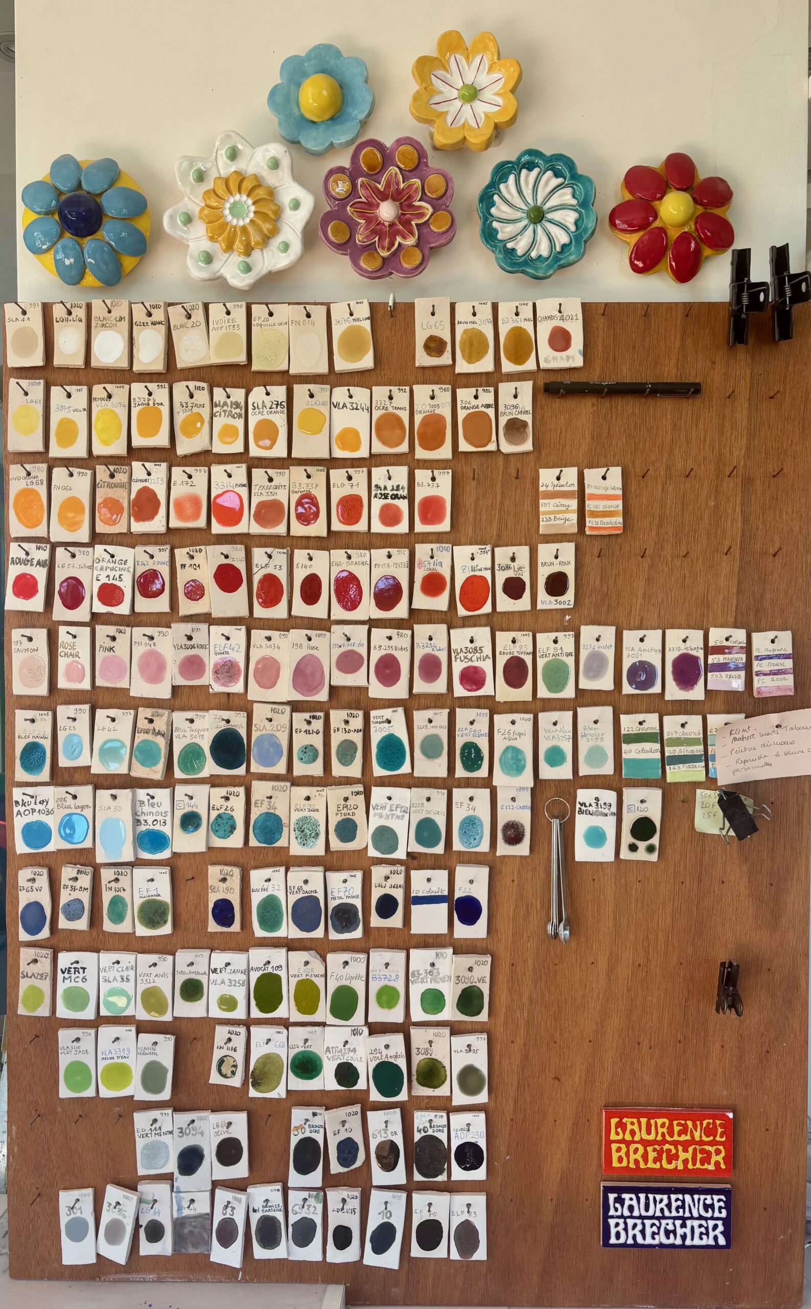 Palette des 200 émaux préparés main