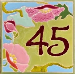 Carreau céramique Art Nouveau numéro 45 avec fleurs roses et vertes, peint à la main
