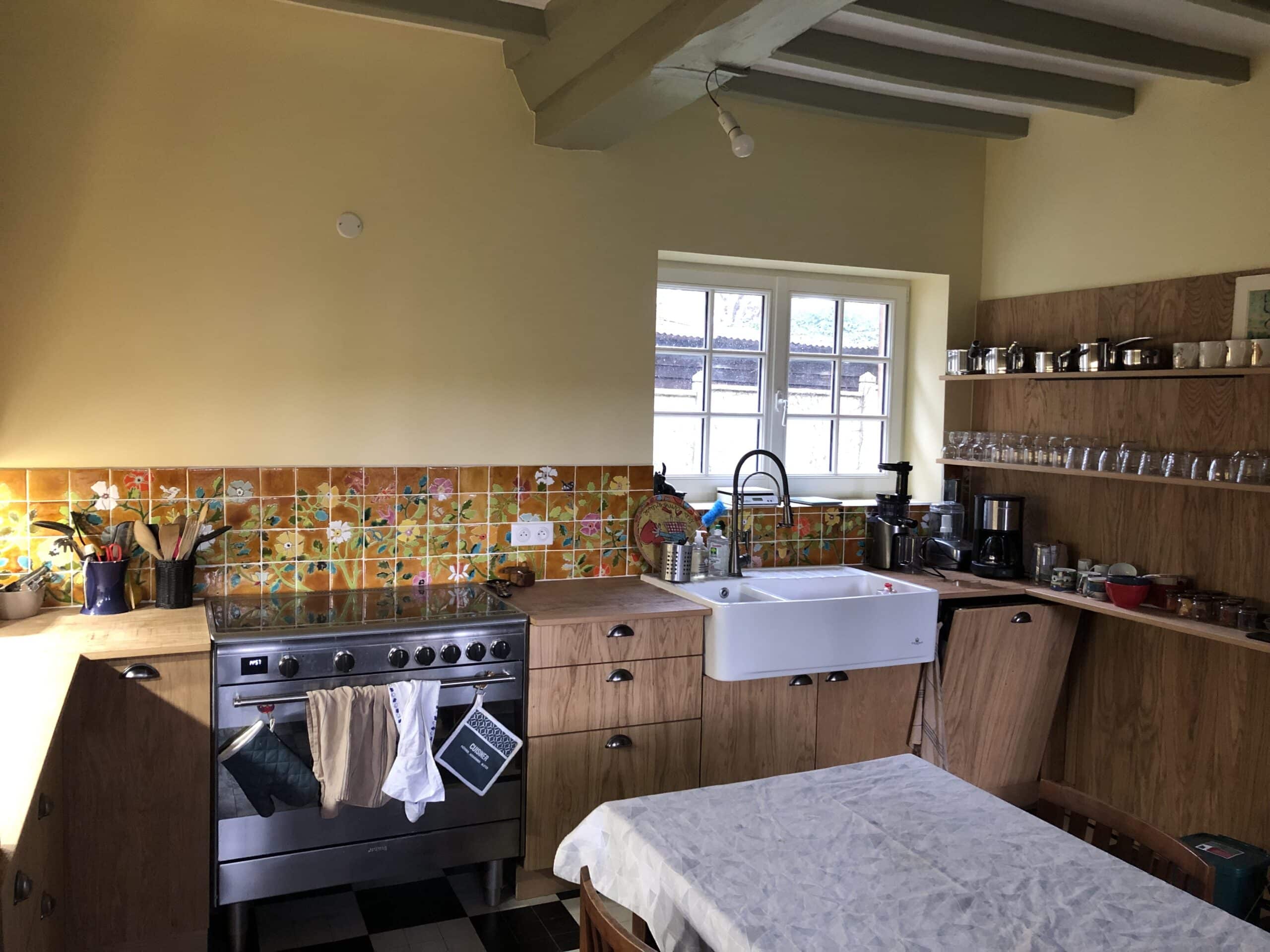 Crédence de cuisine en céramique émaillée Art Nouveau par Laurence Brecher